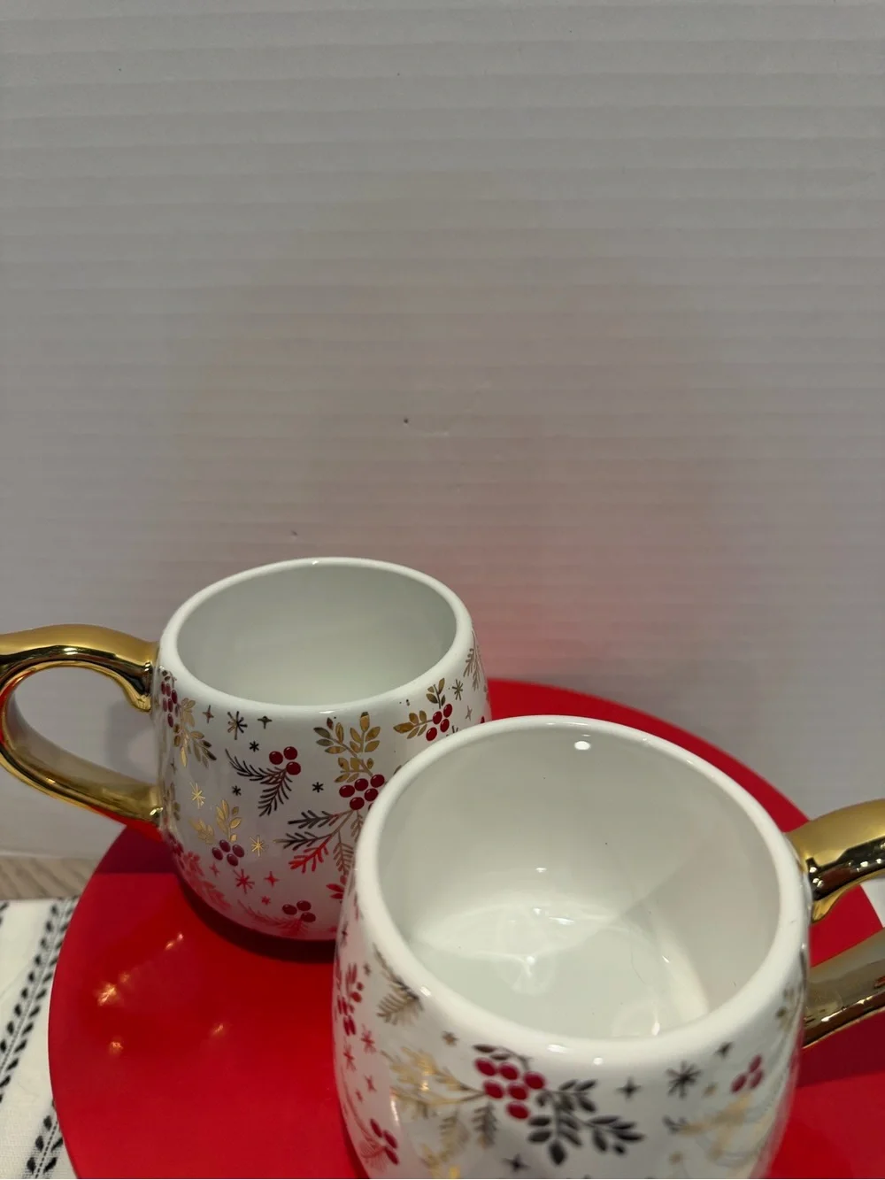 Harry And David Christmas Tea Pot And 2 Matching Cups Red & gold